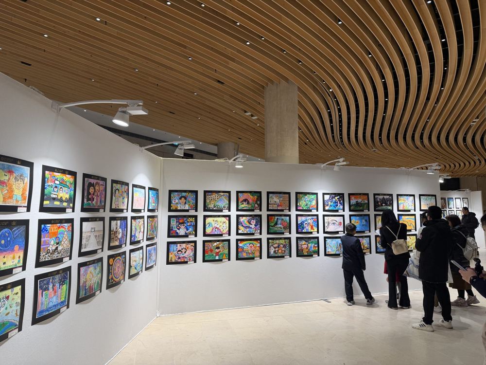 Exhibition walls in the Carrousel hall
