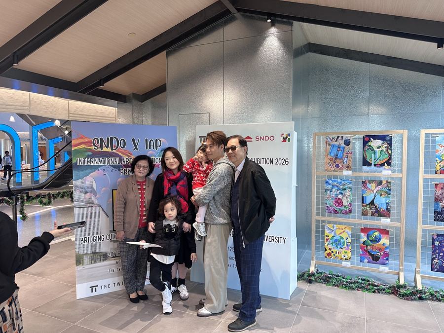 Family at the Hong Kong exhibition